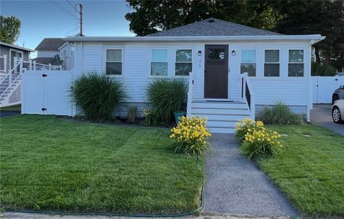 35 Bellman Ave, Warwick, RI, 02889-2638 | Card Image
