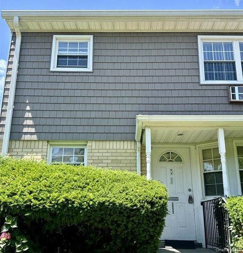 h-3922 Wilshire Ln, Oakdale, NY, 11769-1440 | Card Image