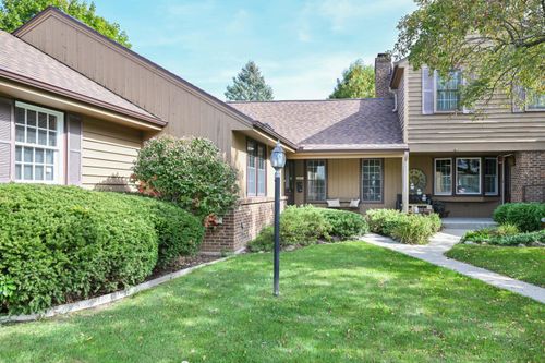 12583 N Woodberry Dr, Mequon, WI, 53092-2416 | Card Image