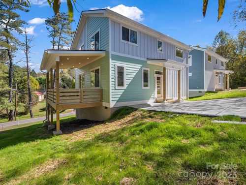 3 Pinnacle View Rd, Asheville, NC, 28803-9689 | Card Image