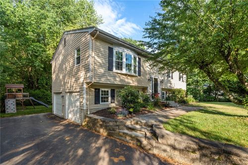 22 Kinnicutt Ave, Warren, RI, 02885-1117 | Card Image