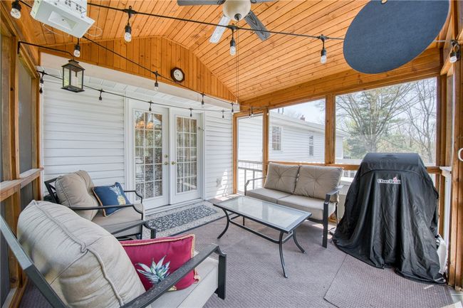 Screened in porch with vaulted ceilings | Image 26