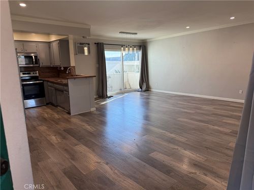 10749 New Haven St, Sun Valley, CA, 91352-3480 | Card Image