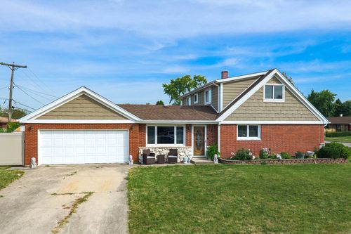 9236 Pembroke Ln, Bridgeview, IL, 60455-2224 | Card Image