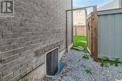 b-1529 Devine Pt, Milton, ON, L9E1H6 | Card Image