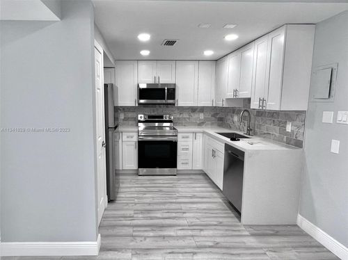 apt-412-4174 Inverrary Dr, Lauderhill, FL, 33319-4549 | Card Image