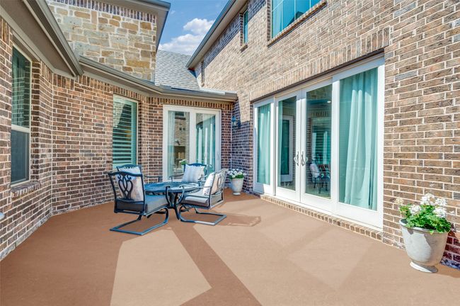 Side court yard just off the formal dining space is a great place for entertaining and enjoying an afternoon tea. | Image 8