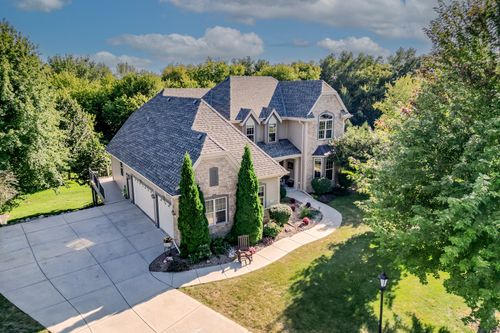 2445606 Quail Run Ct, Sussex, WI, 53089-5059 | Card Image