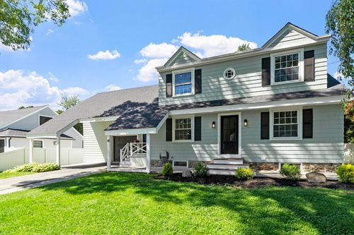 42 Parker St, North Andover, MA, 01845-3925 | Card Image