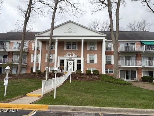 unit-311-5679 Monroe St, Sylvania, OH, 43560-2713 | Card Image