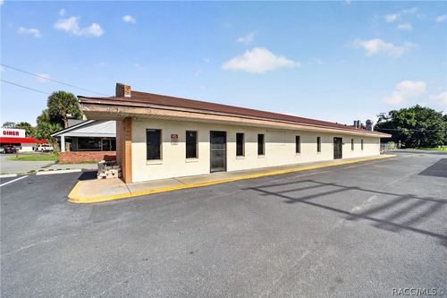 5195 E Silver Springs Blvd, Silver Springs, FL, 34488-1623 | Card Image