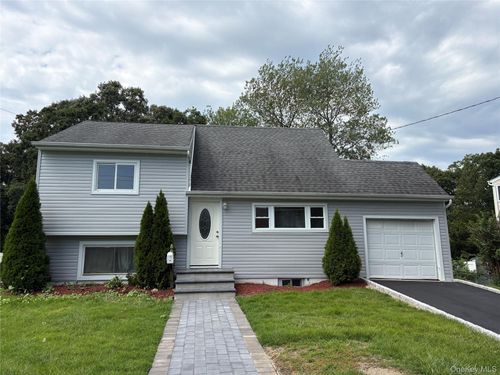24 Carl St, Ronkonkoma, NY, 11779-2312 | Card Image