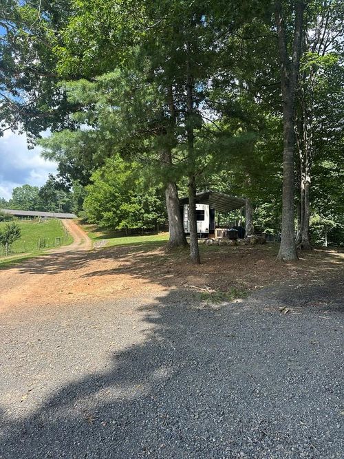 1669 Grinders Mill Rd, Galax, VA, 24333-2584 | Card Image