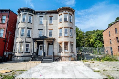 347 Liberty St, Newburgh, NY, 12550-3788 | Card Image