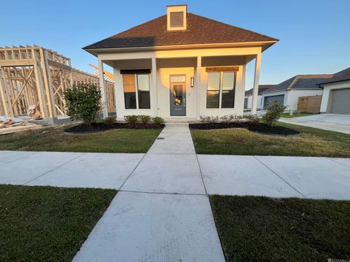 9974 Stonewater Dr, Baton Rouge, LA, 70818-4319 | Card Image