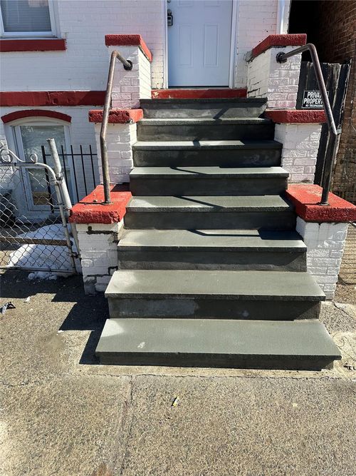 42 Carpenter Ave, Newburgh, NY, 12550-4809 | Card Image