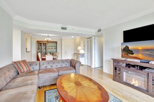 apt-308-649 E Sheridan St, Dania Beach, FL, 33004-4622 | Card Image