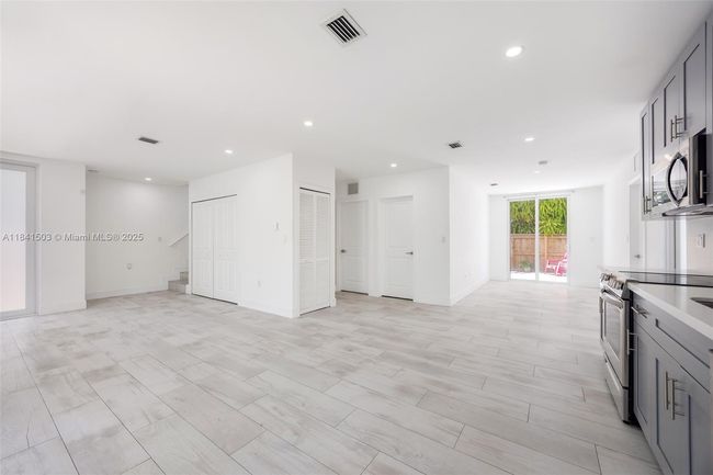3823 Thomas Ave, House other with 5 bedrooms, 4 bathrooms and null parking in Miami FL | Image 9