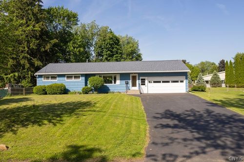 3 Trelign Dr, Syracuse, NY, 13212-3246 | Card Image
