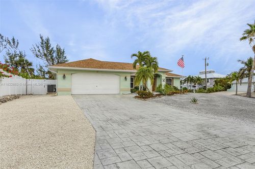 3462 Manatee Dr, Saint James City, FL, 33956-2527 | Card Image