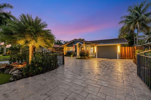 2407 Ne 17th Ter, Wilton Manors, FL, 33305-1417 | Card Image