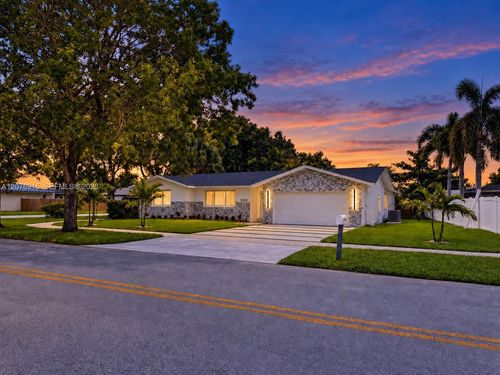 8300 Sw 26th Pl, Davie, FL, 33328-1218 | Card Image