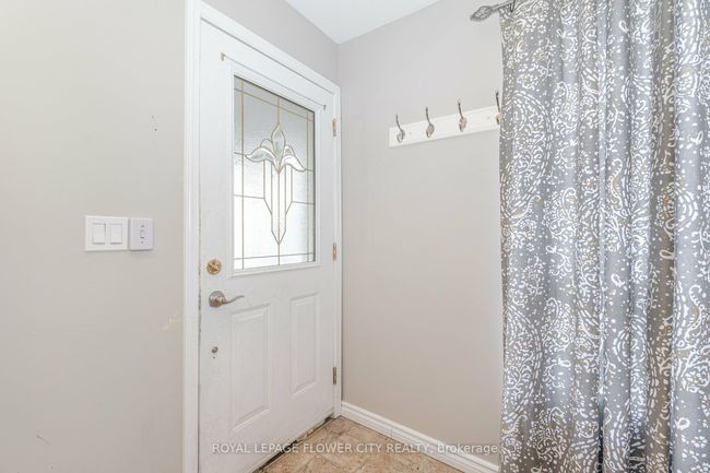189 Dundas St N, House attached with 3 bedrooms, 2 bathrooms and 5 parking in Cambridge ON | Image 6