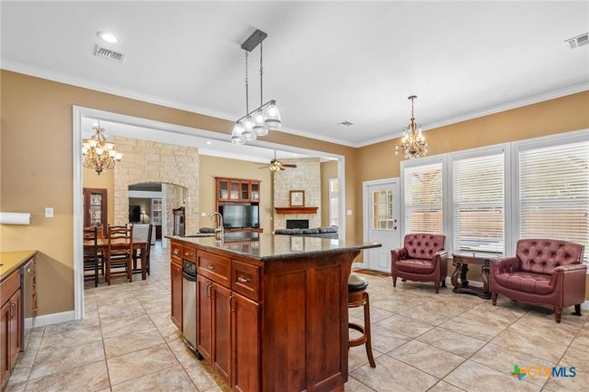 404 Iron Gate, House other with 5 bedrooms, 5 bathrooms and null parking in Victoria TX | Image 16