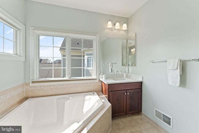 18985 Coreopsis Ter, Townhouse with 3 bedrooms, 4 bathrooms and null parking in LEESBURG VA | Image 46