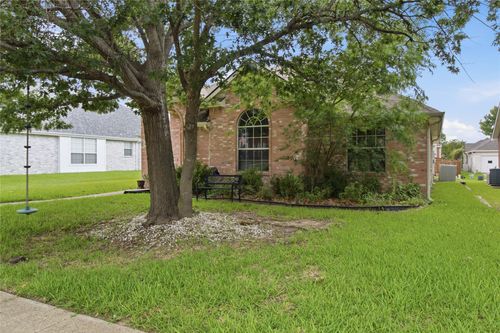 911 Sumner Dr, Mesquite, TX, 75149-7510 | Card Image