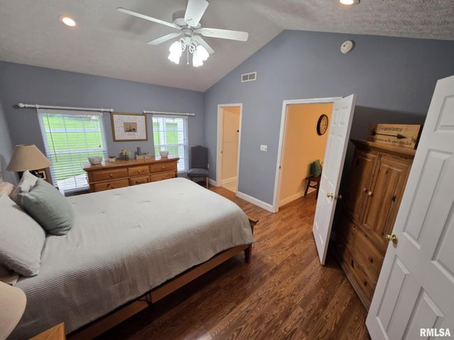 14327 Mcraven Ln, House other with 4 bedrooms, 4 bathrooms and null parking in Mount Vernon IL | Image 26