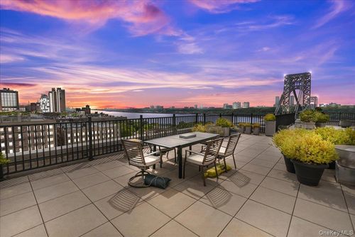 2d-40 Pinehurst Ave, New York, NY, 10033-5542 | Card Image