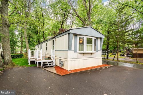 39 Marcia Memorial Cir, Jackson, NJ, 08527-3039 | Card Image