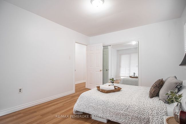 84 Frontenac Cres, House other with 5 bedrooms, 3 bathrooms and 4 parking in Deep River ON | Image 17