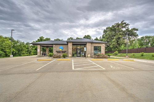 3695 E William Street Rd, Decatur, IL, 62521-1658 | Card Image