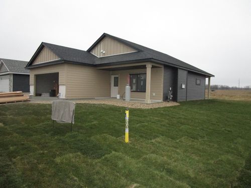 2011 Douglas Trail Dr Se, Pine Island, MN, 55963-2818 | Card Image