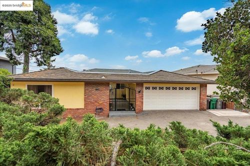 11772 Cranford Way, Oakland, CA, 94605-5812 | Card Image