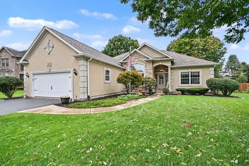 1805 Country Hills Dr, Yorkville, IL, 60560-9117 | Card Image