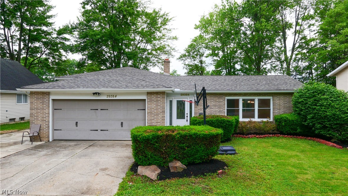 Bretton Ridge Dr, North Olmsted, OH 44070