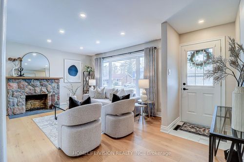 1113 Green St, Whitby, ON, L1N4G8 | Card Image