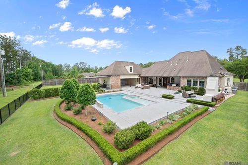 8242 Wildwood Dr, Denham Springs, LA, 70706-1087 | Card Image