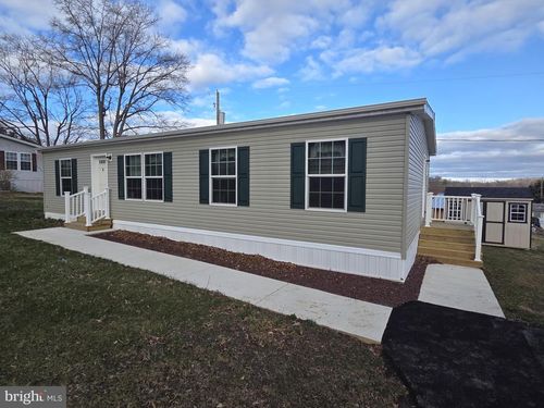 4 Woodedge Dr, QUAKERTOWN, PA, 18951 | Card Image