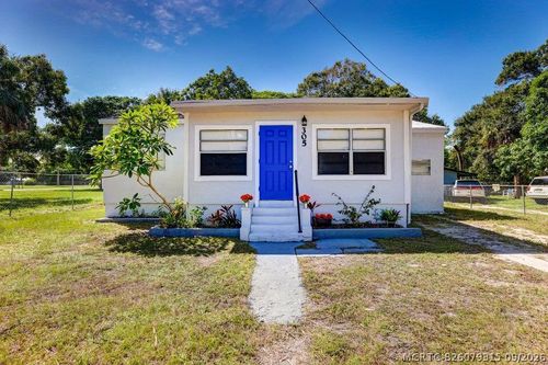 305 N 13th St, Fort Pierce, FL, 34950-8831 | Card Image
