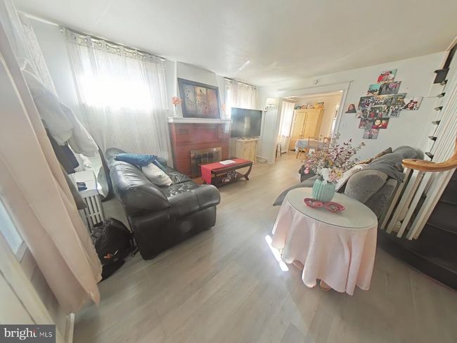 184 Midway Ave, Townhouse with 3 bedrooms, 1 bathrooms and null parking in LANSDOWNE PA | Image 6