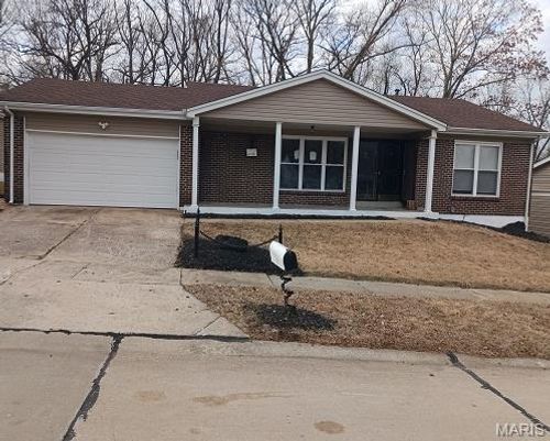 6742 Foxbend Ct, Florissant, MO, 63033-4807 | Card Image