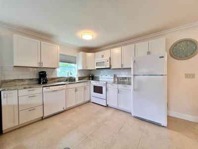 73 Bedford C, Condo with 1 bedrooms, 1 bathrooms and null parking in West Palm Beach FL | Image 2