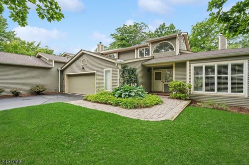 31 Stone Row Ln, Oak Ridge, NJ, 07438-9519 | Card Image