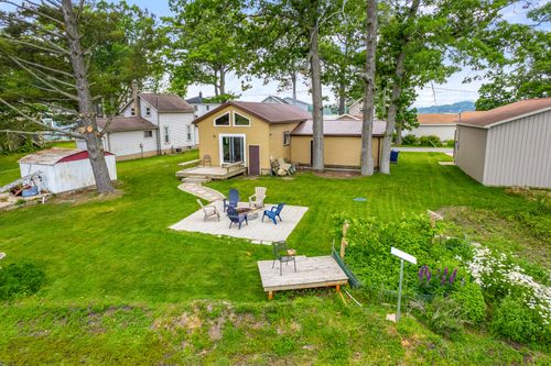 11029 E Shore Dr, Delton, MI, 49046-8480 | Card Image