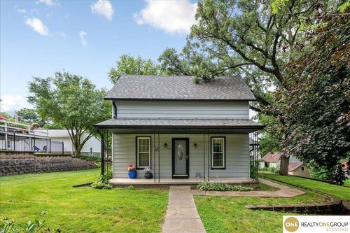 609 Linden St, Oakland, IA, 51560-4009 | Card Image