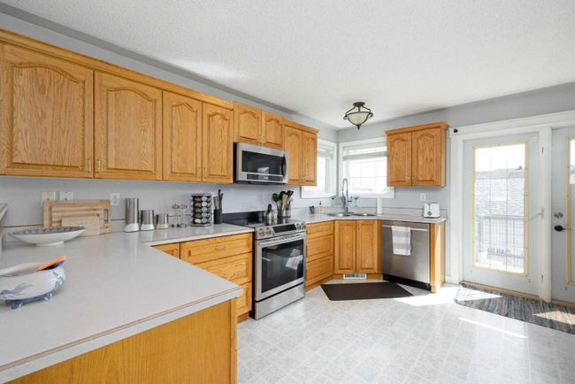 312 Bussieres Drive, Home with 4 bedrooms, 3 bathrooms and 4 parking in Fort Mcmurray AB | Image 7